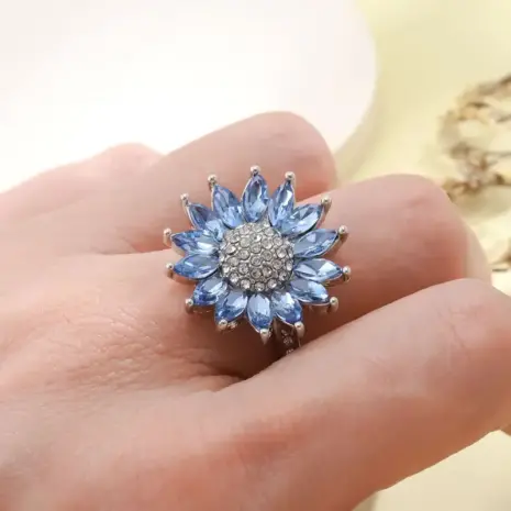 blue flower ring model display