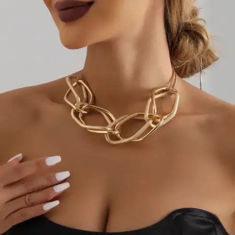 bold minimalist choker model