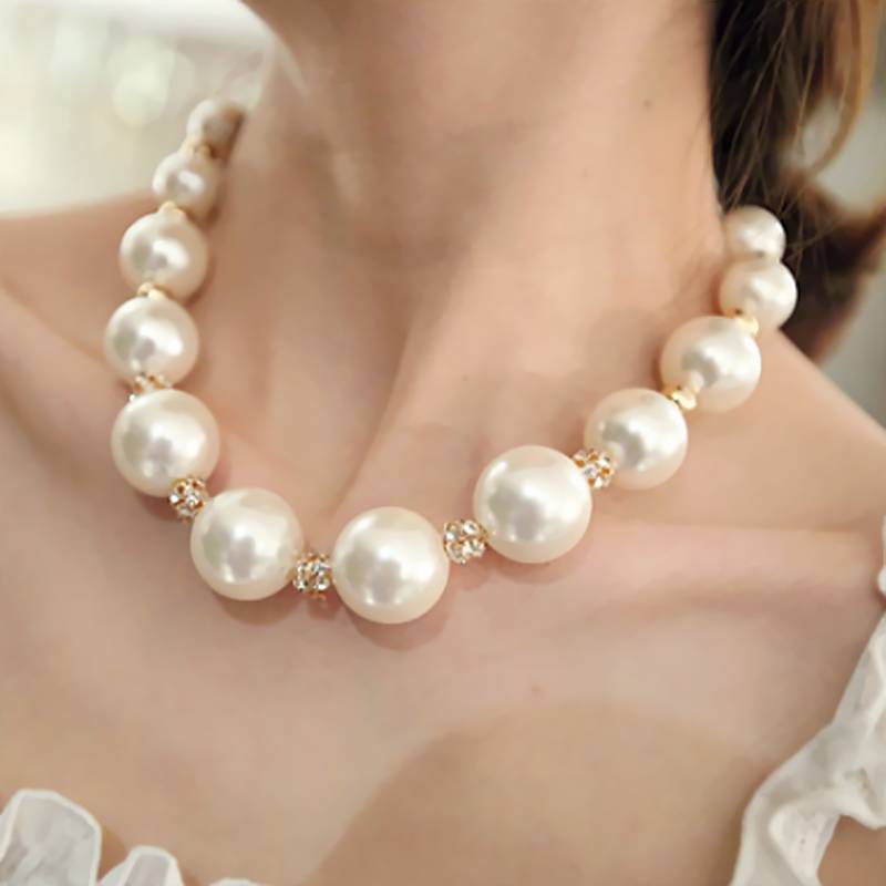 chunky pearl necklace