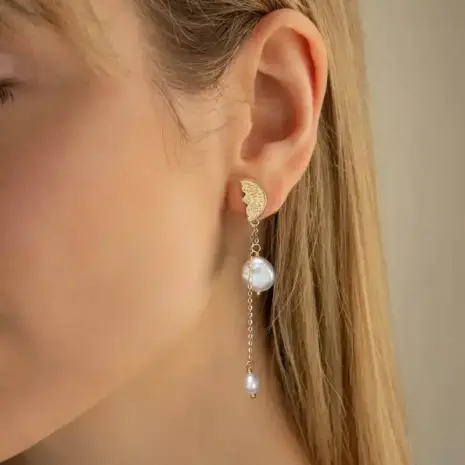 pearl drop earrings model