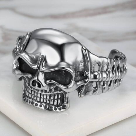 Silver Cuff Bracelet: Effortlessly Modern Chic in Classic Silver design