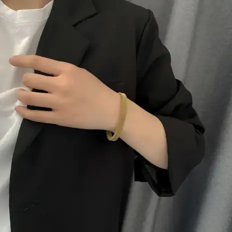 mesh gold cuff bracelet model