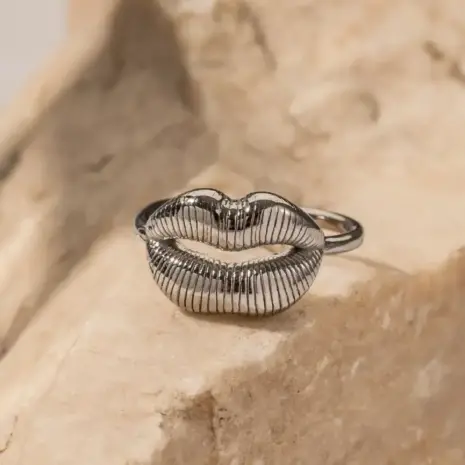 silver lip shaped ring