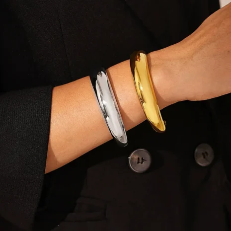 minmalist cuff bracelets model