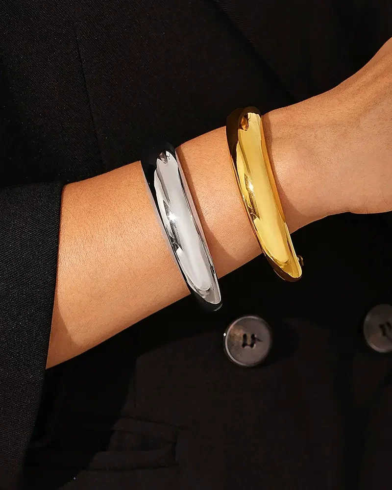 minmalist cuff bracelets model