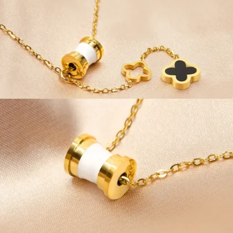 clover necklace details