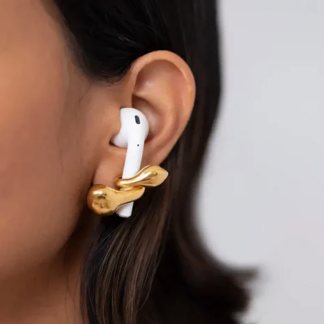 earphone earrings model display