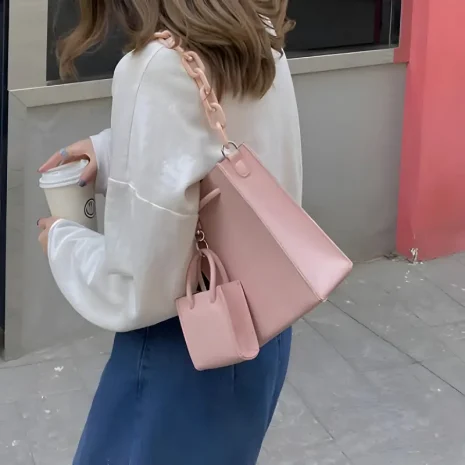 tote bag with keychain model